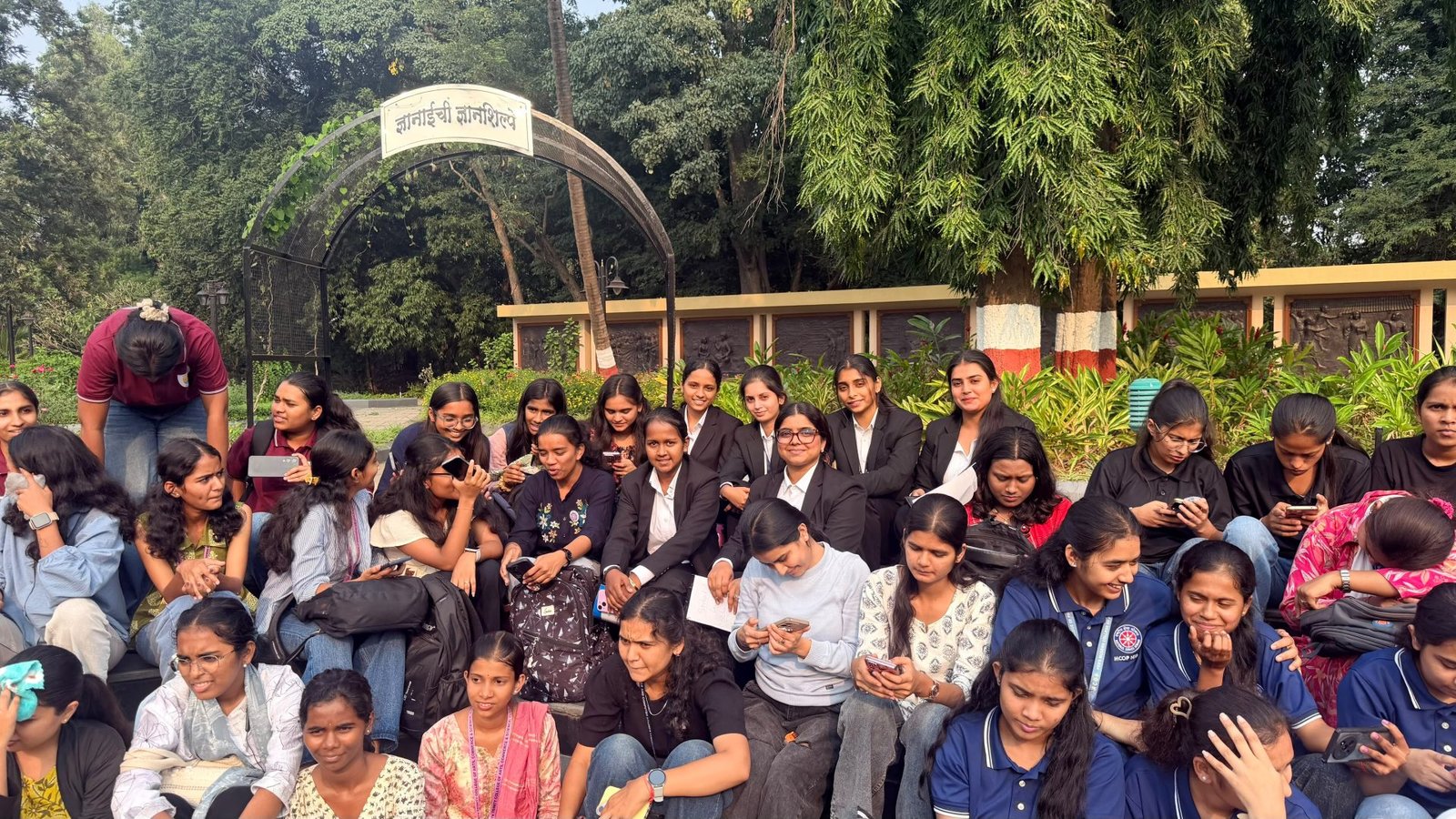 Sarhad Law School NSS volunteers attended the two-day workshop “महात्मा जोतिराव फुले आणि आजची तरुणाई” at Savitribai Phule Pune University on 24th & 25th October 2026.